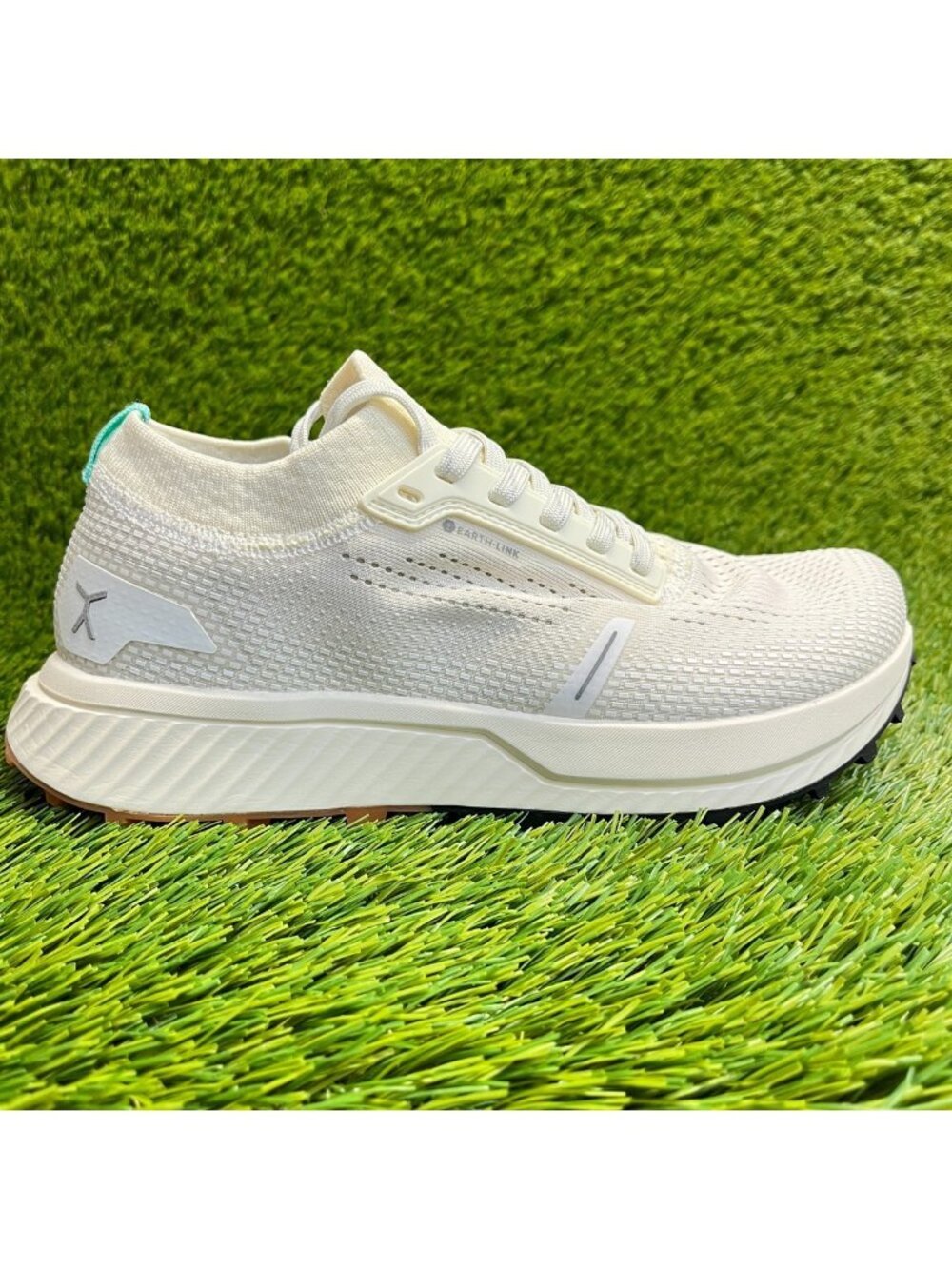 Flux Footwear Adapt Trail Runner White Womens Size 7.5 Knit Athletic Shoes